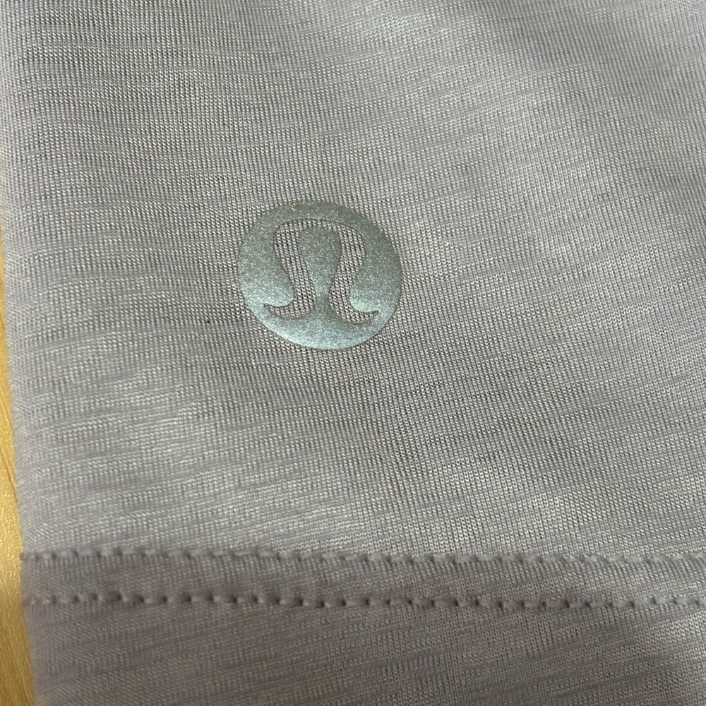 Lululemon reversible front/ back tank. Pale lavender. No size tag. Approx M/6-8 - Picture 3 of 7